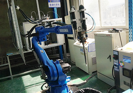 國(guó)內(nèi)某知名汽車(chē)制造企業(yè)尾門(mén)機(jī)器人打膠